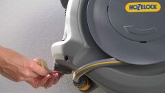 Hozelock  Duvara Monte 20 m Hortumlu Otomatik Geri Sarmalı Hortum Toplama Makara Seti + 3460H Multi Sprey Yuvarlak Başlıklı 5 Ayarlı Hortum Tabancası HEDİYELİ